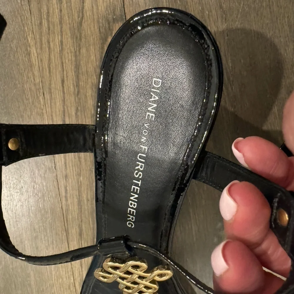 Diane Von Furstenberg black open toe sandals‎ size 7.5